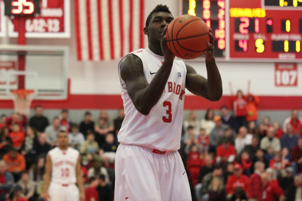 Walker averaged 7 points and 5.3 rebounds per game in his freshman year at Stony Brook. HEATHER KHALIFA / THE STATESMAN