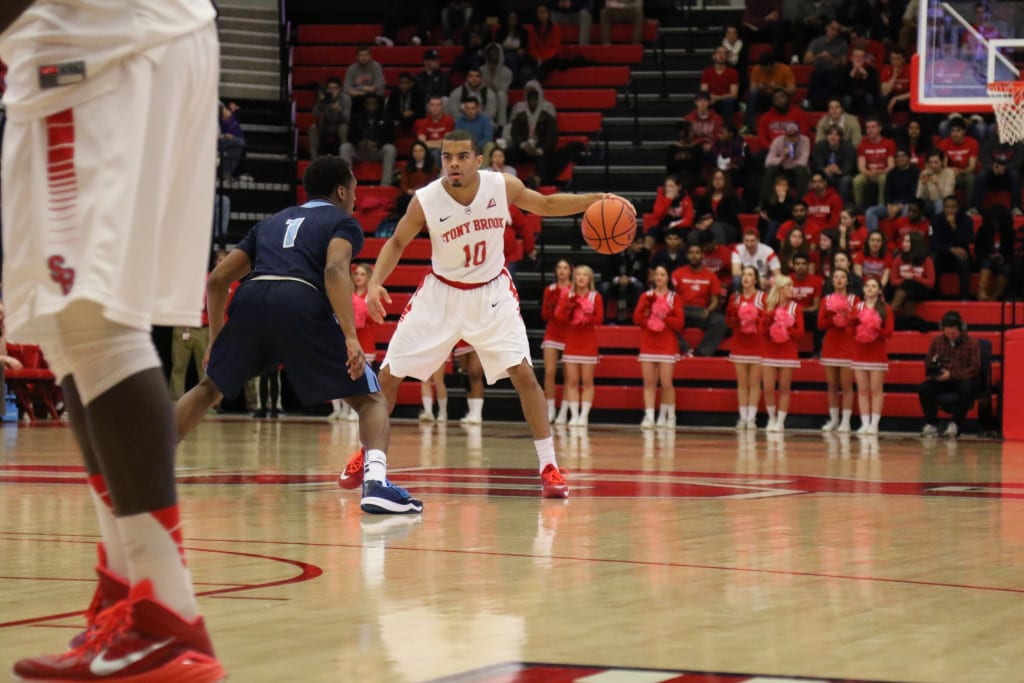 Carson Puriefoy (#10) and many other players on the Stony Brook roster have been trying to contribute behind the arc. HANAA TAMEEZ/ THE STATESMAN