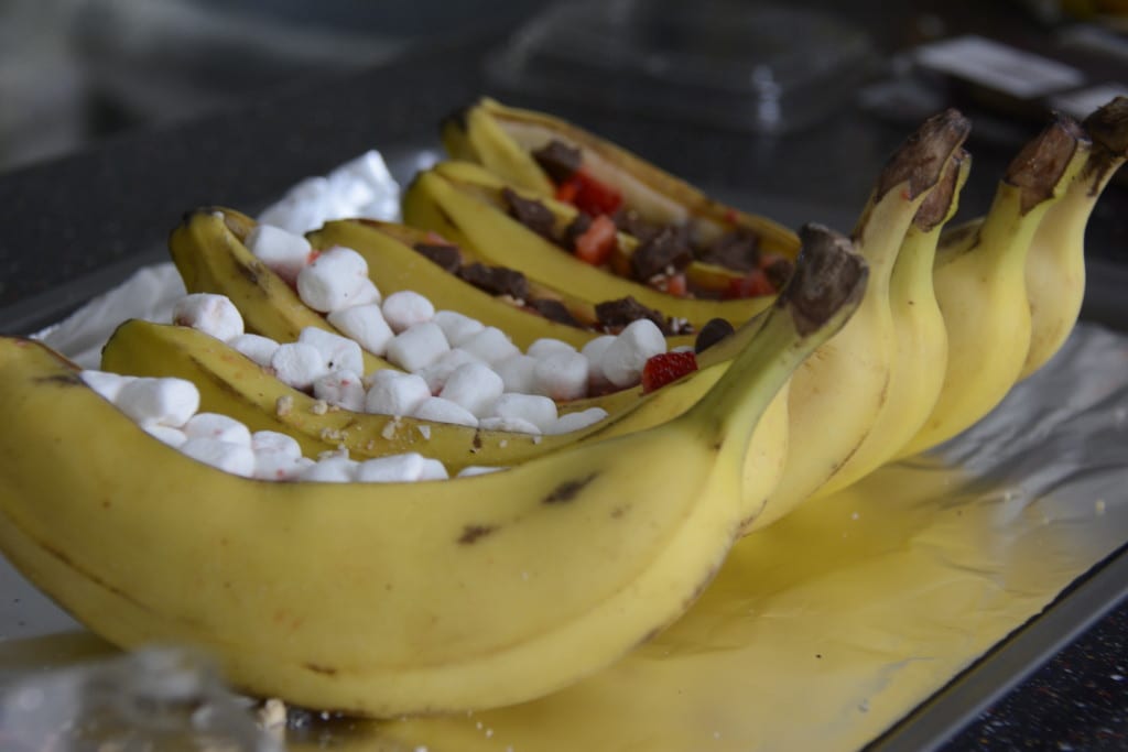 College gal cooking: Banana Dream Boats