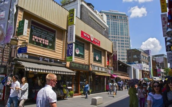 A crowded section of the main street of Insadong. Trucks and mopeds regularly travel through this street, making it somewhat of a hazard towards unaware tourists. CHRISTOPHER CAMERON / THE STATESMAN