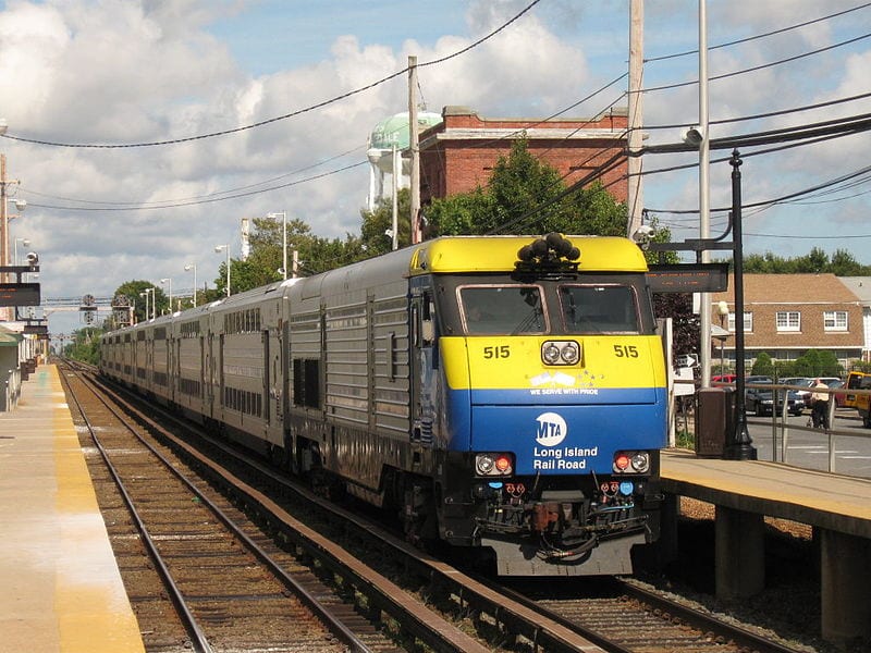 A Long Island Railroad train on the Ronkonkoma branch in 2008. The section of the LIRR between Farmingdale and Ronkonkoma carries 48,000 riders every weekday. WIKIMEDIA COMMONS VIA CC BY-SA 3.0