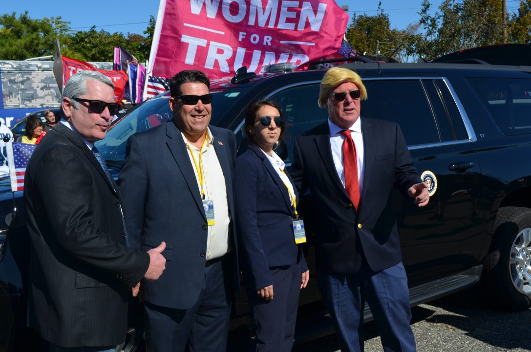 Thousands+of+cars+traveled+from+Port+Jefferson+Village+to+St.+James+to+show+support+for+the+president%E2%80%99s+re-election+during+%E2%80%9CTrumpalooza%E2%80%9D+on+October+17.