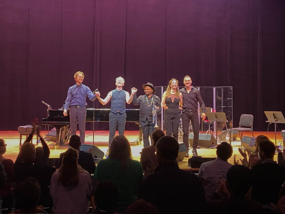 Alan Cummings and his crew at the end of his American Debut show on Oct. 23. The performance took place at the Staller Center and received a standing ovation from the audience. JUSTIN MISTLEMAKHER