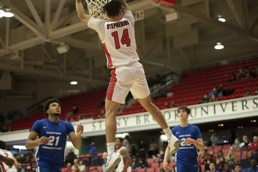 Redshirt sophomore guard Tyler Stephenson-Moore dunking in the game against Central Connecticut State on Dec. 14. ETHAN TAM/THE STATESMAN