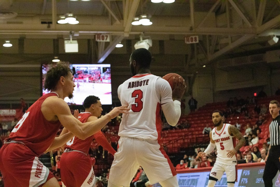 Graduate guard Elijah Olaniyi with the ball  in the game against Sacred Heart on Nov. 11. Olaniyi led the Stony Brook mens basketball team to victory against the Maine Black Bears. CAM WANG/THE STATESMAN