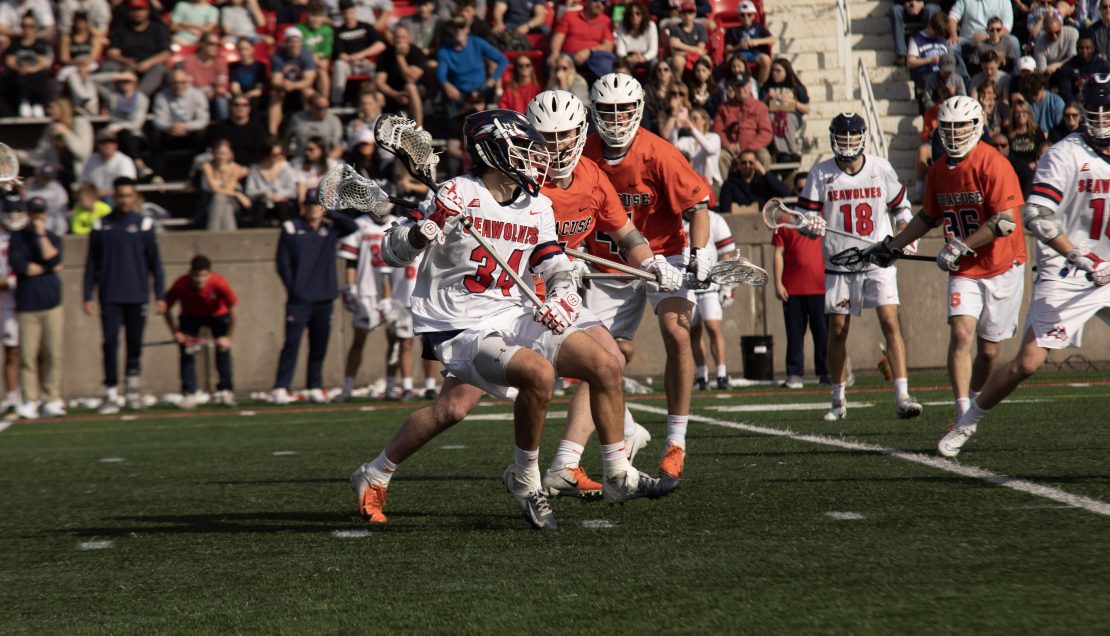 Attackman Dylan Pallonetti running the ball on March 19 against Syracuse. The Seawolves ended up losing 14-9 against Syracuse. ETHAN TAM/THE STATESMAN