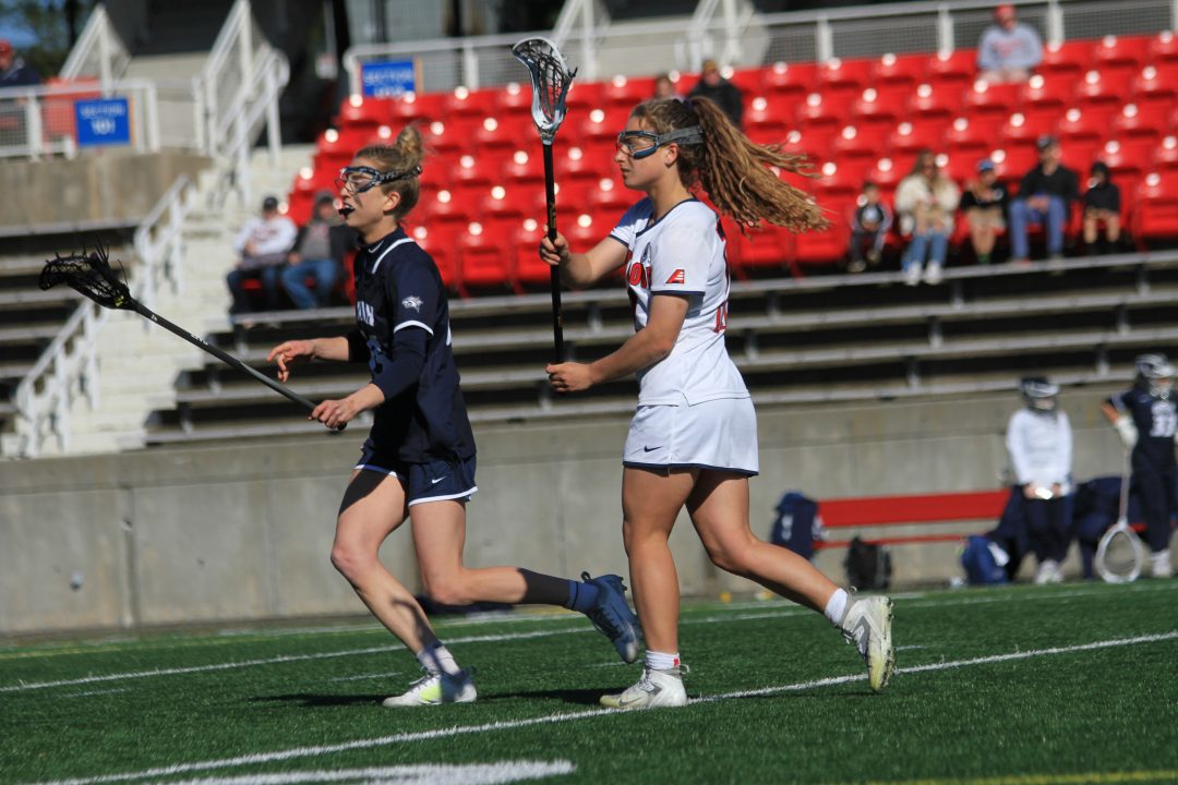 Midfielder Ellie Massera running with the ball in the UNH game on April 9. The Seawolves dominated the game against UNH with a score of KAT PROCACCI/THE STATESMAN