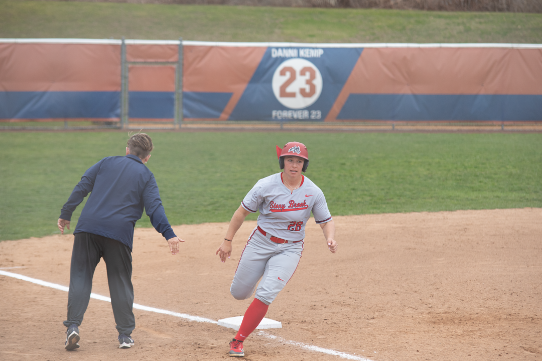 Catcher Corinne Badger running bases in the Sacred Heart game on March 31. CAMRON WANG/THE STATESMAN