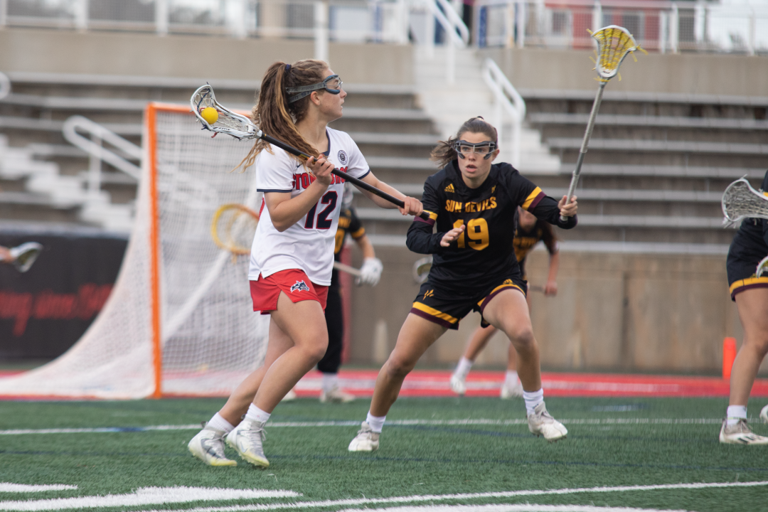 Midfielder Ellie Massera with the ball in the game against Arizona State on April 1. The Seawolves won 8-3 against Arizona. AMAYA MCDONALD/THE STATESMAN
