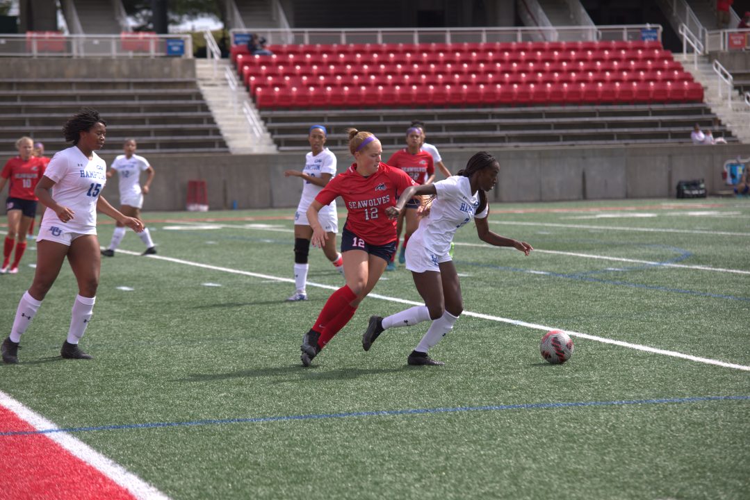 Forward Reilly Rich in a match against Hampton on Sunday, Sept. 25. The Stony Brook womens soccer team earned another point in its scoreless tie versus Charleston. CAMRON WANG/THE STATESMAN
