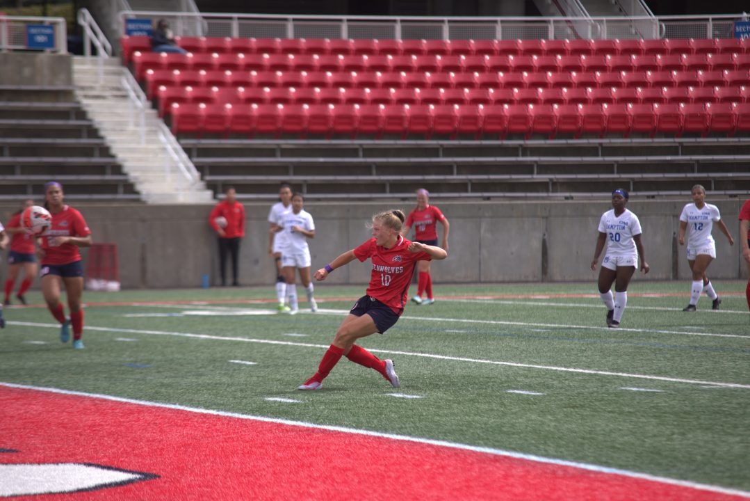 Linn Beck in action against Hampton on Sunday, Sept. 25. Beck is the second-leading scorer on the Stony Brook womens soccer team in just her freshman year. CAMRON WANG/THE STATESMAN