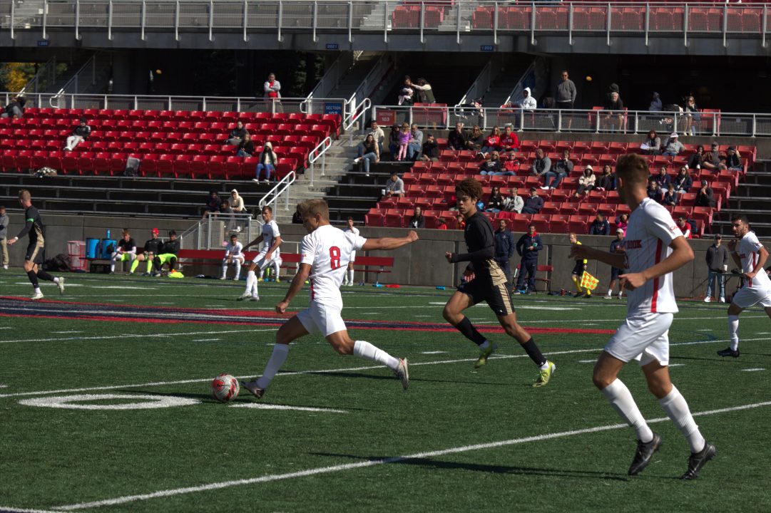 Midfielder Bas Beckhoven passing the ball in the match against Charleston on Saturday, Oct. 8. The Stony Brook mens soccer team was defeated in a non-conference game at Rutgers on Wednesday. KAYLA GOMEZ MOLANO/THE STATESMAN