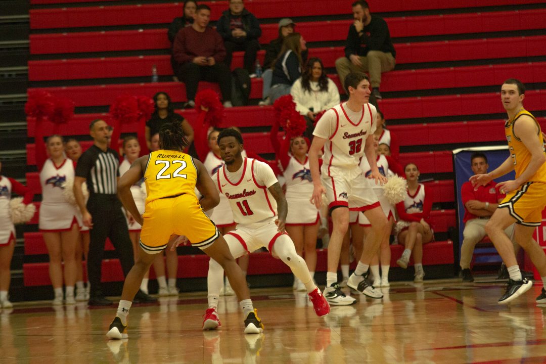 Guard Tanahj Pettway (foreground) and center Keenan Fitzmorris (background) playing defense against Towson on Saturday, Jan. 7. The Stony Brook mens basketball team lost both games this weekend, dropping below .500 in CAA play. BRITTNEY DIETZ/THE STATESMAN