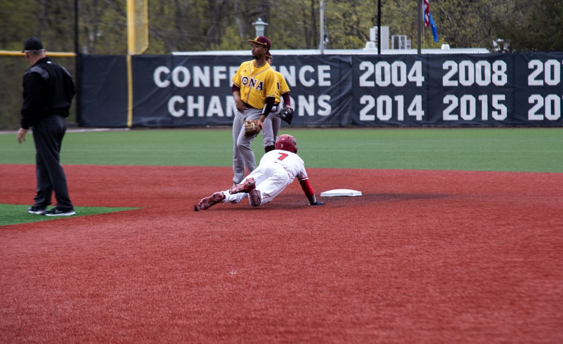 Center fielder Evan Fox steals the 80th base of his Stony Brook career against Iona on Tuesday, April 25. This steal broke the program record for most by a single player in a career. CAMRON WANG/THE STATESMAN