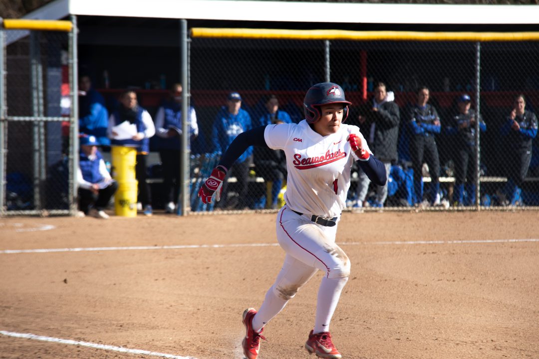 Center fielder Alicia Orosco sprints down the first-base line against Hofstra on Saturday, March 18. Orosco had five hits in a doubleheader against Manhattan on Thursday. TIM GIORLANDO/THE STATESMAN