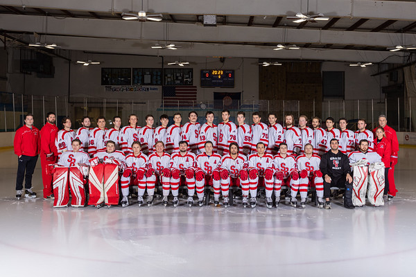 The 2022-23 Stony Brook club hockey team lines for a team photo. Stony Brook finished ranked in the top 20, but narrowly missed the ACHA tournament for the first time in 11 years. PHOTO COURTESY OF AZTEKPHOTOS