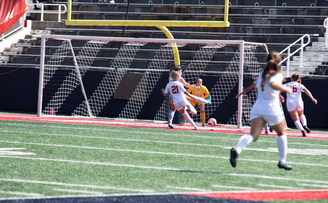 Forward Gabrielle Côté (21) attempts a shot against Long Island University on Sunday, Aug. 28. Côté was one of the heroes of the 2022 Stony Brook womens soccer team. KAYLA GOMEZ MOLANO/THE STATESMAN