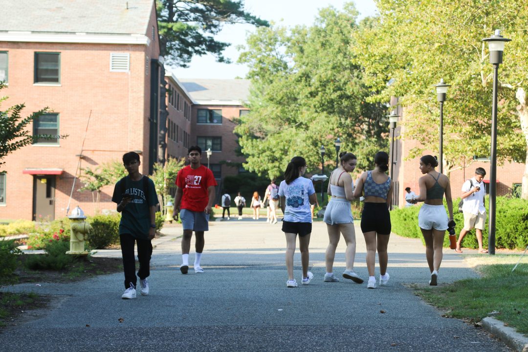 Students on Stony Brook campus walking through Mendelsohn community. IRENE YIMMONGKOL/ THE STATESMAN