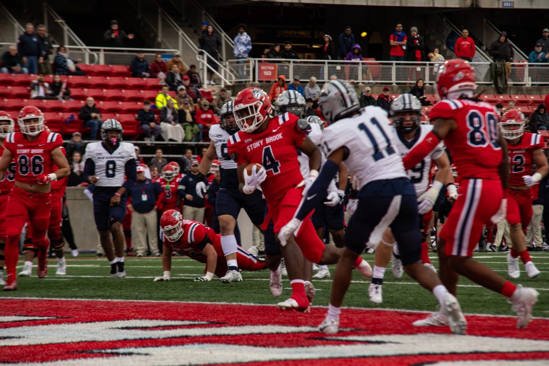 Running back Roland Dempster rushes for a touchdown against New Hampshire on Saturday, Oct. 21. Dempster will look to get things going for the Stony Brook football team at Villanova tomorrow. BRITTNEY DIETZ/THE STATESMAN