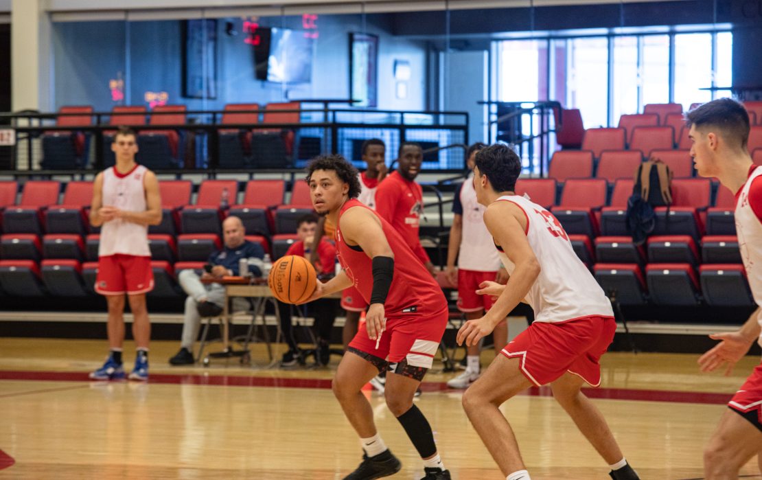 Point guard Aaron Clarke (center) prepares to pass the ball while being defended by power forward Leon Nahar in practice on Sunday, Oct. 15. Clarke is back for his second year with Stony Brook after an injury-riddled 2022-23 season. BRITTNEY DIETZ/THE STATESMAN