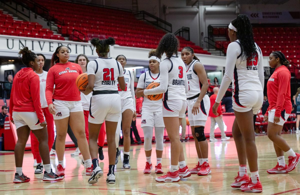 The Stony Brook womens basketball team huddles during a timeout against the University of North Carolina Wilmington on Sunday, Jan. 7. The Seawolves will play the Towson Tigers on Friday night. ANGELINA LIVIGNI/THE STATESMAN