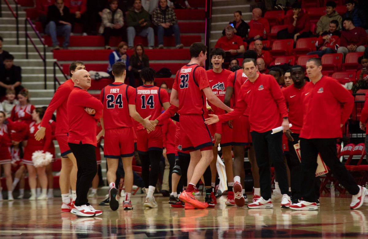 The Stony Brook mens basketball team goes to the sideline during a timeout against Hofstra on Monday, Jan. 22. The Seawolves will host the Monmouth Hawks on Thursday night. BRITTNEY DIETZ/THE STATESMAN