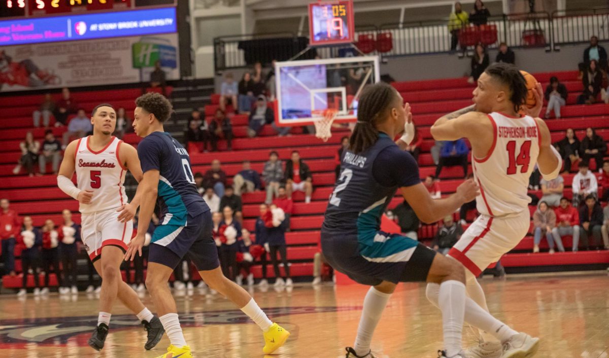Point guard Aaron Clarke (left) moves to his right after passing the ball to small forward Tyler Stephenson-Moore (right) on Saturday, Jan. 27. The two led the Stony Brook mens basketball team to an upset win on Saturday. MACKENZIE YADDAW/THE STATESMAN
