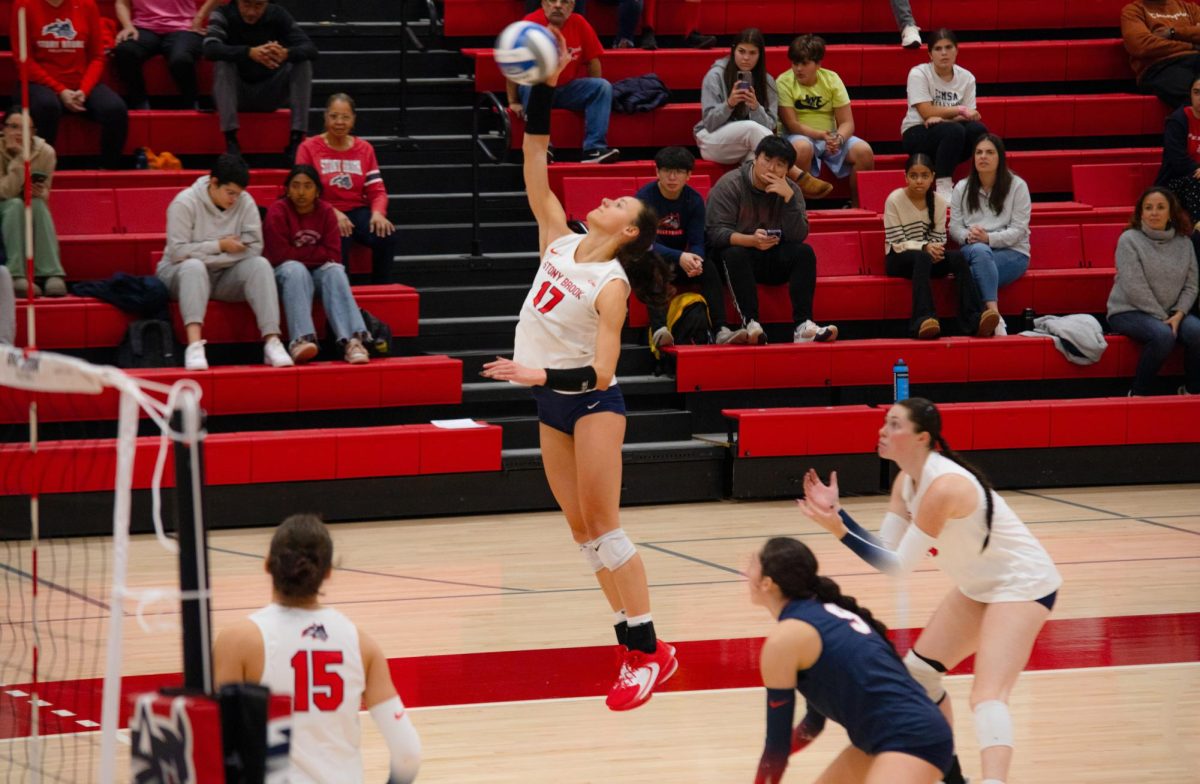 Outside hitter Leoni Kunz (17) leaps to spike a set from a teammate against the University of North Carolina Wilmington on Saturday, Nov. 4. Kunz has had a good career with Stony Brook and just earned her first career All-Conference nod. BRITTNEY DIETZ/THE STATESMAN