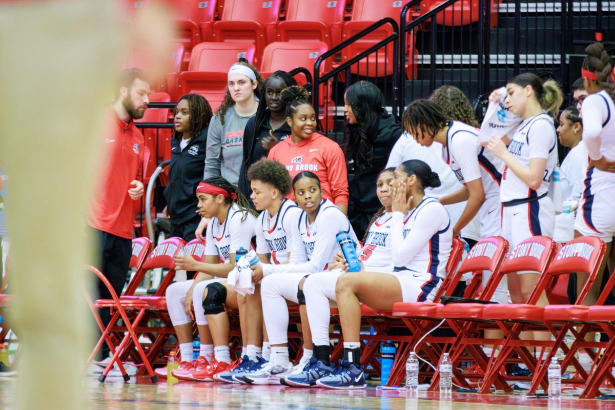 The Stony Brook womens basketball team sits on the bench during a timeout against Drexel on Sunday, Jan. 28. The Seawolves will take on Monmouth tomorrow in New Jersey. STANLEY ZHENG/THE STATESMAN