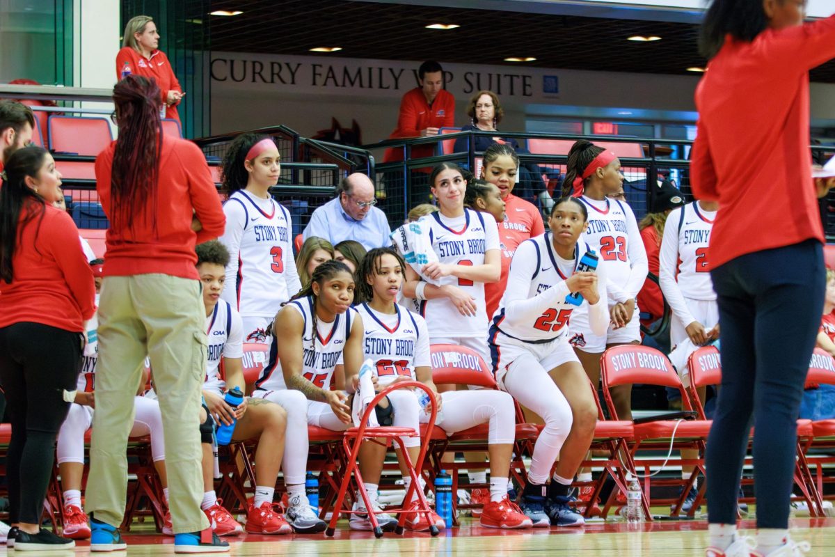 The Stony Brook womens basketball team gathers on the sideline during a timeout against Drexel on Sunday, Jan. 28. The Seawolves will take on their crosstown rivals, the Hofstra Pride, tomorrow night. STANLEY ZHENG/THE STATESMAN