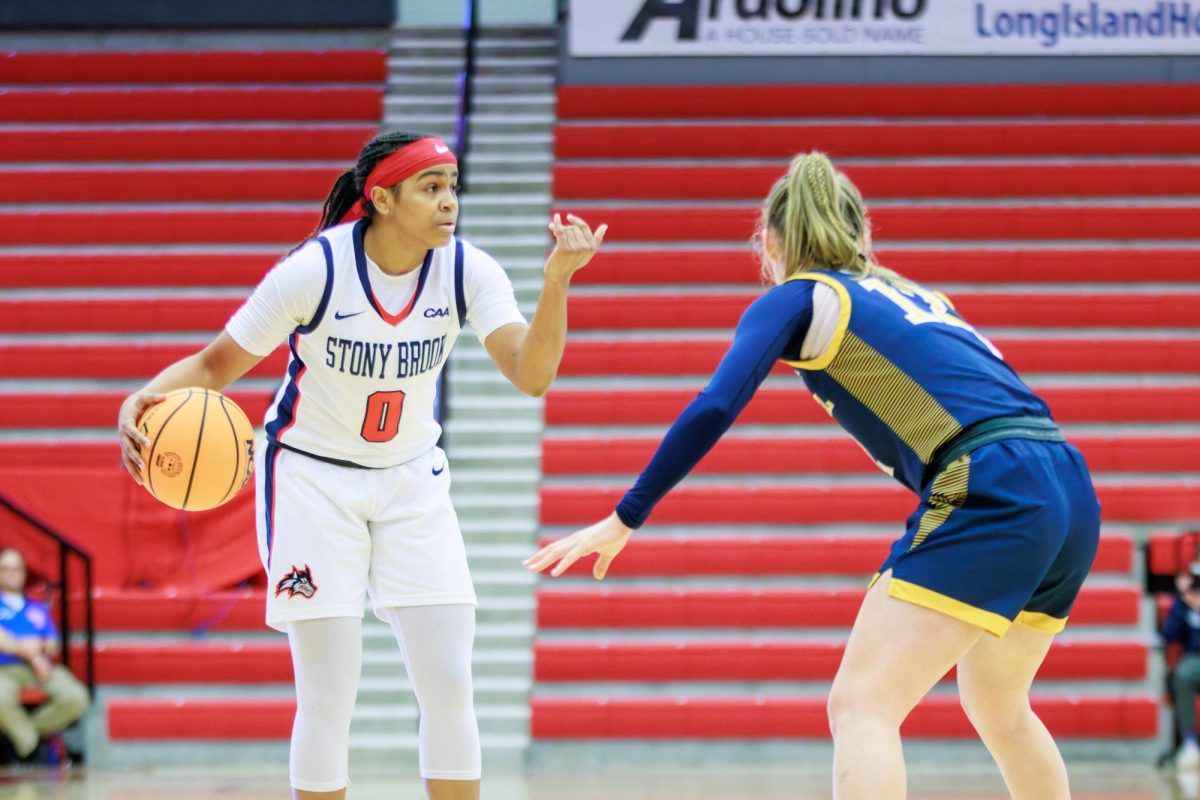 Point guard Gigi Gonzalez calls for a screen against Drexel on Sunday, Jan. 28. Gonzalez will look to lead the Stony Brook womens basketball team to victory tomorrow against Towson. STANLEY ZHENG/THE STATESMAN