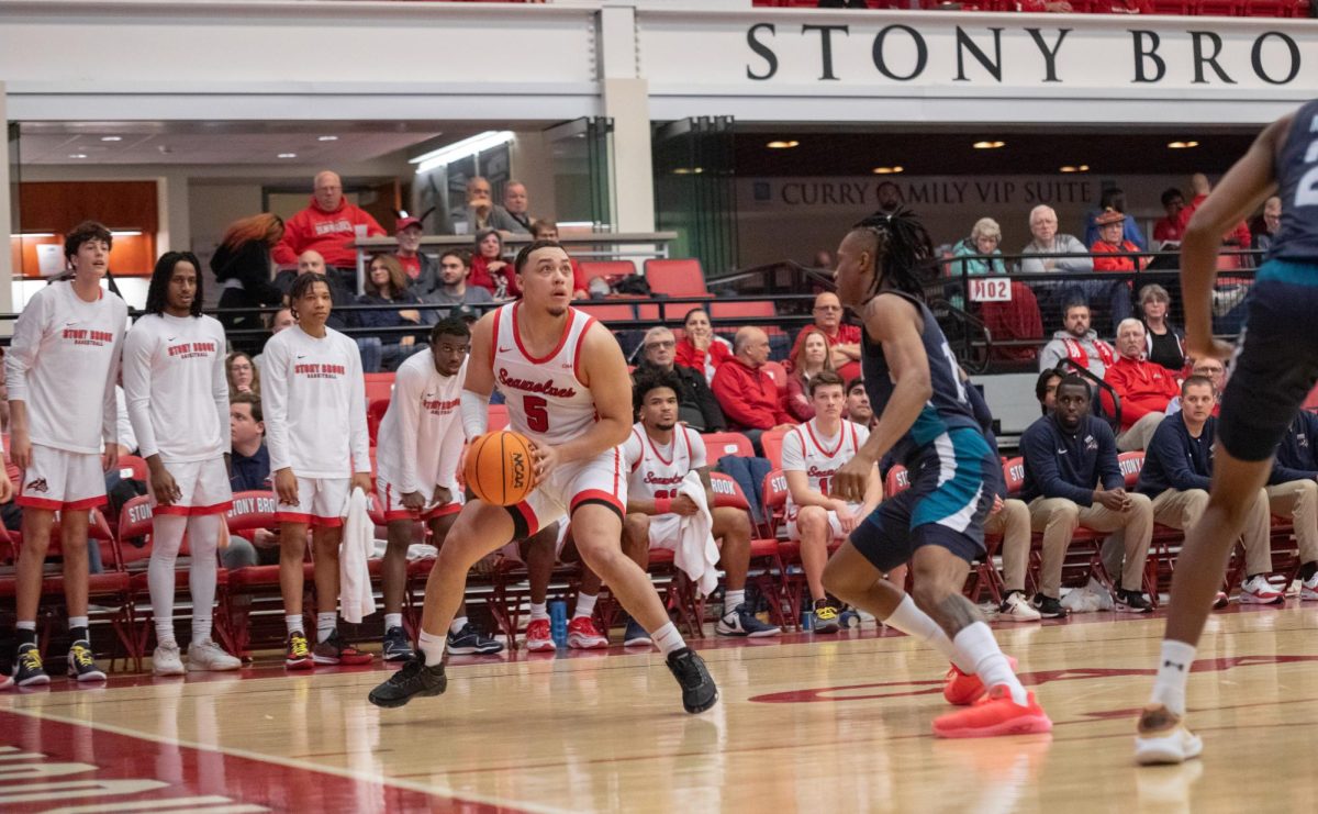 Point guard Aaron Clarke steps back to create space against the University of North Carolina Wilmington on Saturday, Jan. 27. Clarke led the Stony Brook mens basketball team with 18 points on Thursday at Hofstra. MACKENZIE YADDAW/THE STATESMAN