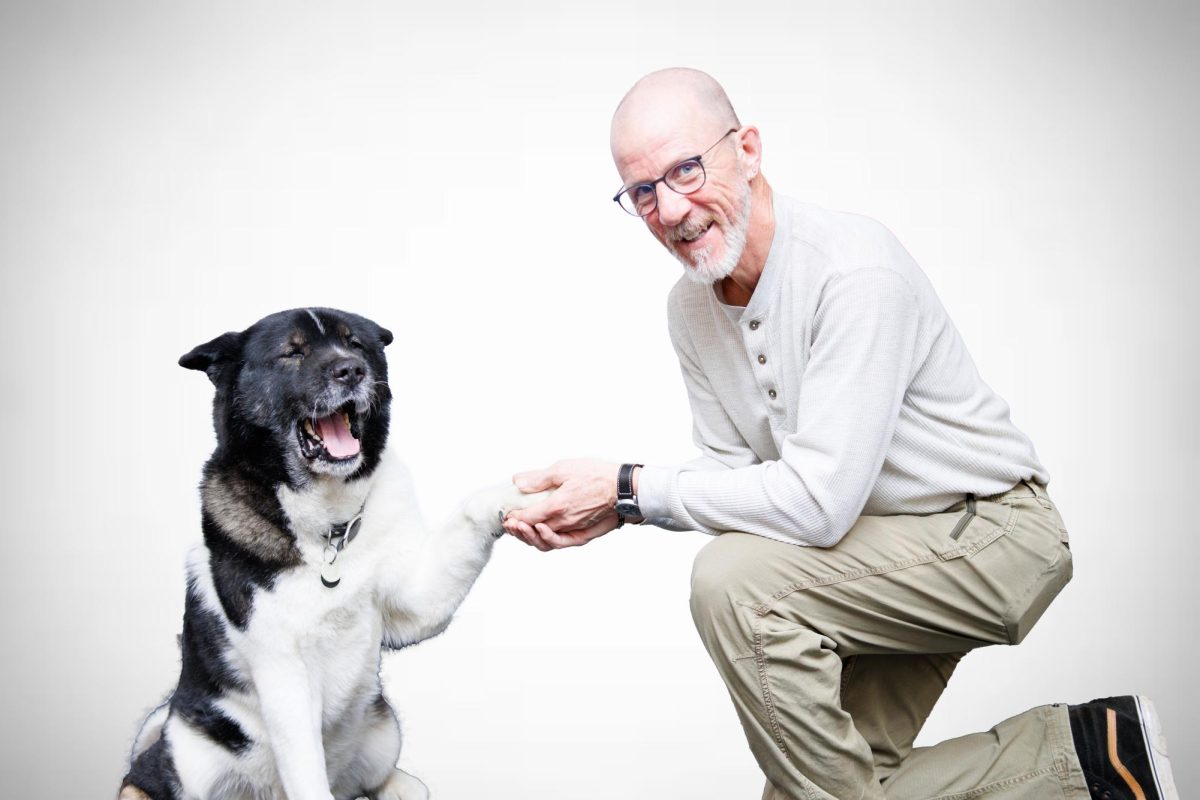Kono and Patrick Leahy shake hands and paw at the Sex and Relationships photoshoot. STANLEY ZHENG/THE STATESMAN