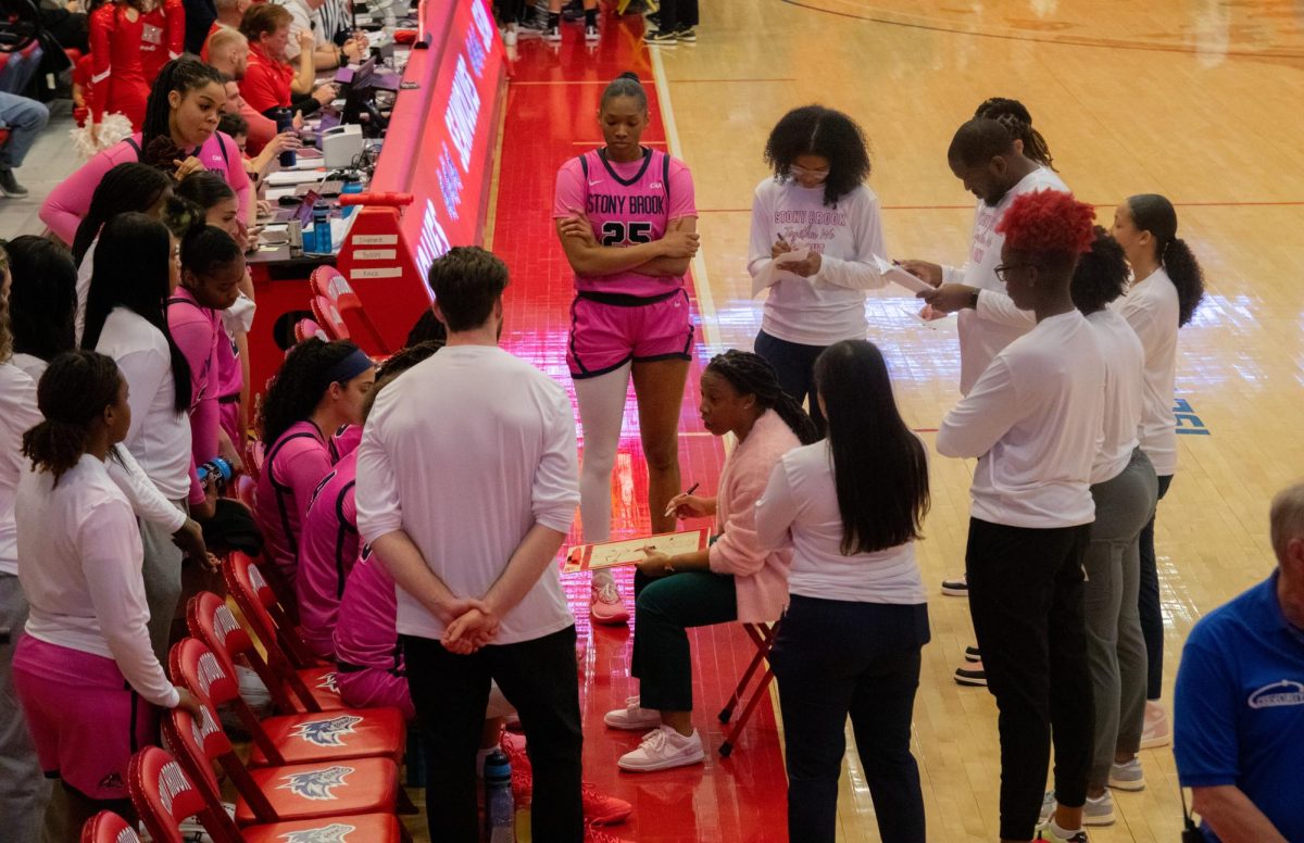 The Stony Brook womens basketball players gather around head coach Ashley Langford while she draws up a play against North Carolina A&T on Sunday, March 3. The Seawolves will open their tournament run tomorrow against Campbell. CHRISTOPHER YANG/THE STATESMAN